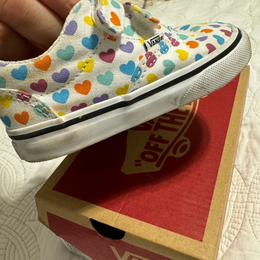 White hearted Vans - Picture 8 of 8